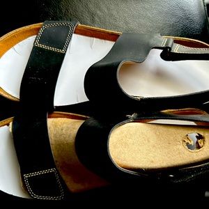 NEW BLACK Clarks Women's Auriel Fin Wedge Sandal size 9 1/2 M